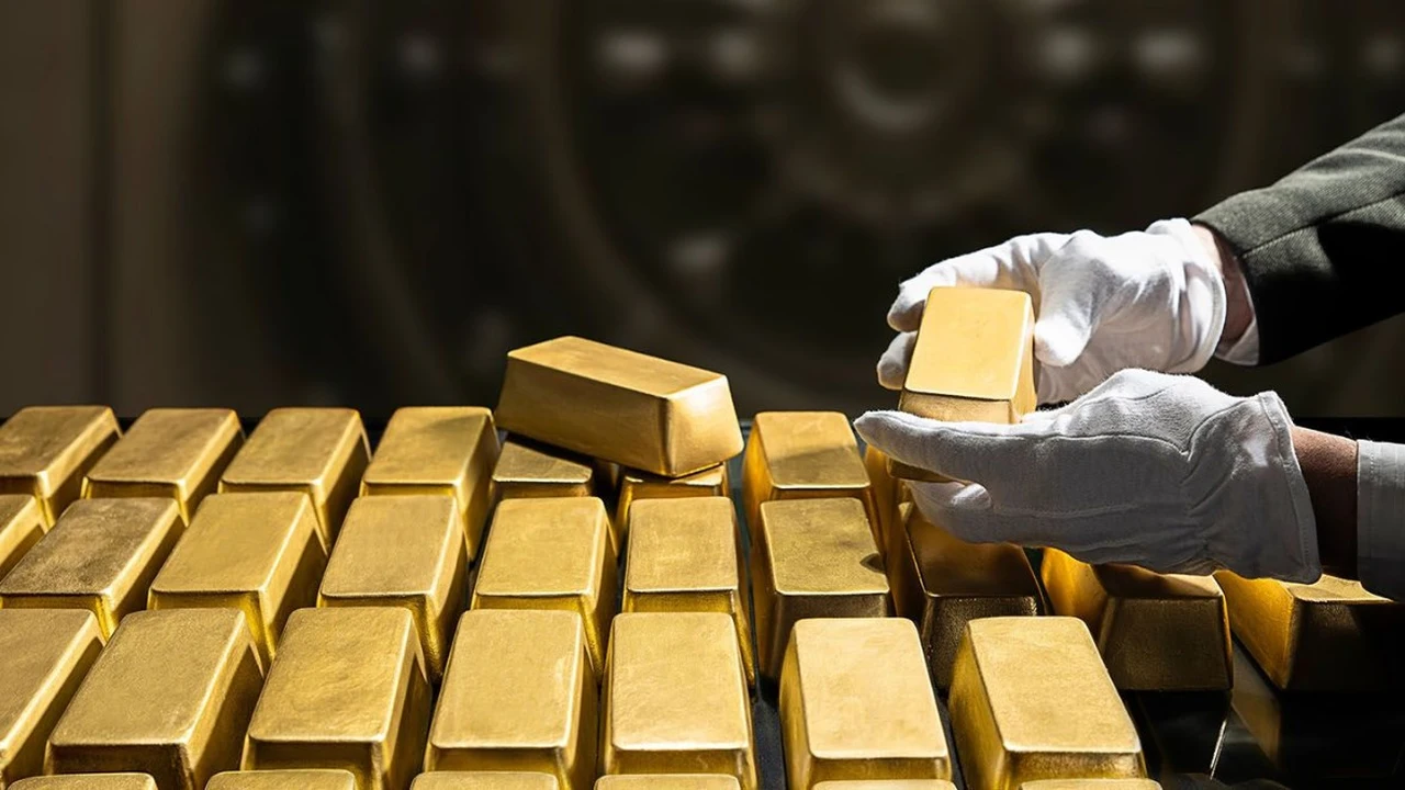 توقعات بوصول سعر الذهب إلى 6 آلاف دولار وسط حالة هدوء مؤقت بالأسواق الدولية